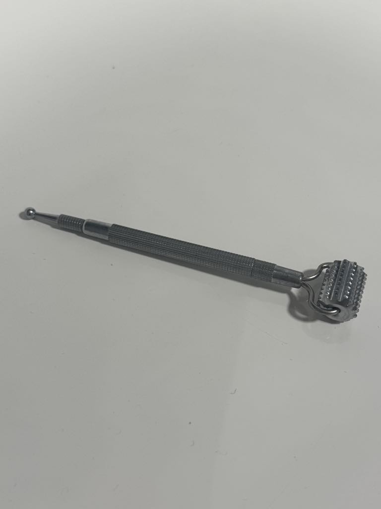 Diagnostická tyčka s válečkem a vyměnitelnými hroty